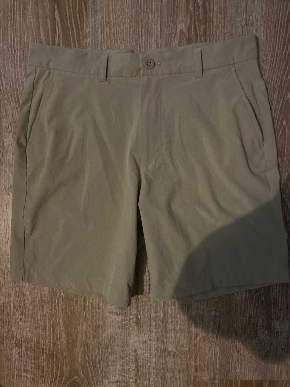 Vineyard vine breaker shorts, new condition